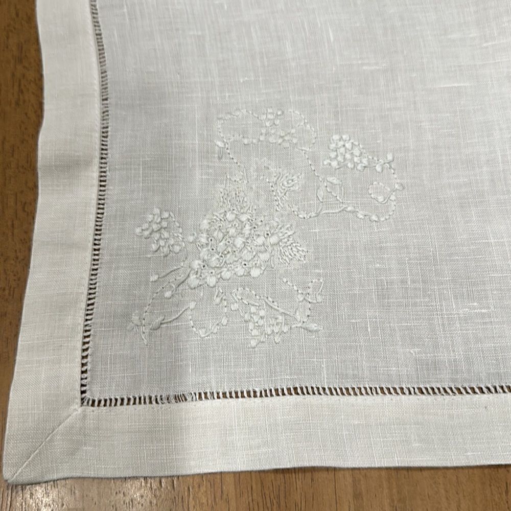 SET OF FOUR, 2 NAPKINS 2 PLACEMATS. - Picture 4 of 10